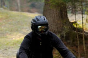 Modelle in einem Motorradhelm-Test: Was muss ein Kopfschutz könne, um Testsieger zu werden?