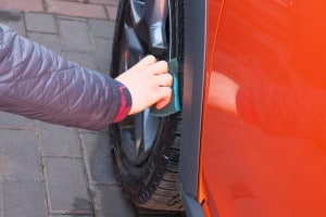 Wollen Sie Ihre Reifen zum Glänzen bringen? Dann sollten Sie Reifenschaum kaufen.